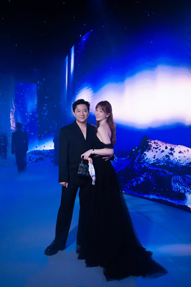 Vợ chồng Trấn Thành - Hari Won gây chói mắt - Ảnh 8. Vợ chồng Trấn Thành - Hari Won gây chói mắt - Ảnh 8.