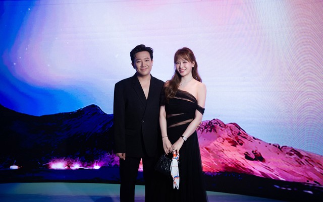 Vợ chồng Trấn Thành - Hari Won gây chói mắt - Ảnh 3. Vợ chồng Trấn Thành - Hari Won gây chói mắt - Ảnh 3.