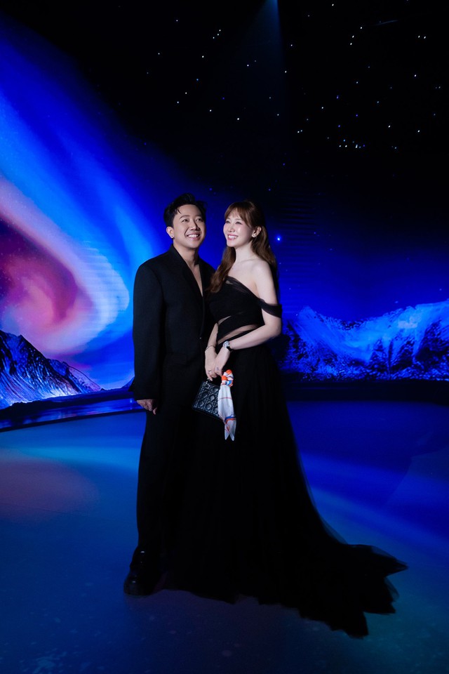 Vợ chồng Trấn Thành - Hari Won gây chói mắt - Ảnh 7. Vợ chồng Trấn Thành - Hari Won gây chói mắt - Ảnh 7.