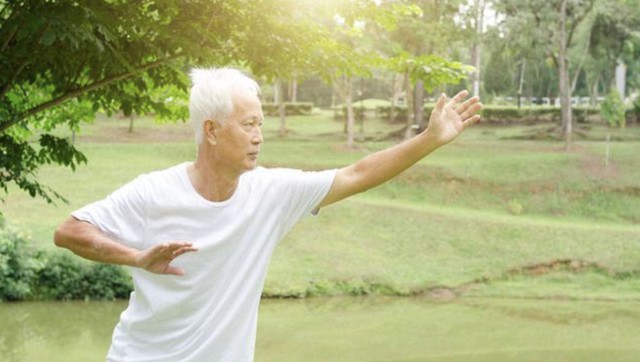 Vợ mất, con c&aacute;i l&agrave;m ăn xa, cụ &ocirc;ng tiết lộ 3 điều gi&uacute;p bản th&acirc;n c&oacute; tuổi gi&agrave; hạnh ph&uacute;c khiến cả l&agrave;ng ghen tỵ - Ảnh 1.