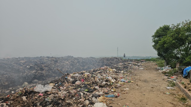 'Địa ngục khói rác' tra tấn người dân xã Vạn Thắng và khu dân cư khác ở Ninh Bình - Ảnh 8. 'Địa ngục khói rác' tra tấn người dân xã Vạn Thắng và khu dân cư khác ở Ninh Bình - Ảnh 8.