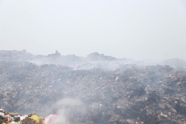 'Địa ngục khói rác' tra tấn người dân xã Vạn Thắng và khu dân cư khác ở Ninh Bình - Ảnh 5. 'Địa ngục khói rác' tra tấn người dân xã Vạn Thắng và khu dân cư khác ở Ninh Bình - Ảnh 5.