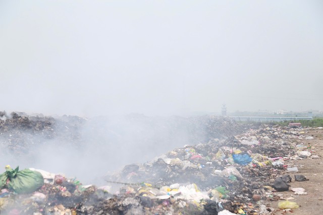 'Địa ngục khói rác' tra tấn người dân xã Vạn Thắng và khu dân cư khác ở Ninh Bình - Ảnh 9. 'Địa ngục khói rác' tra tấn người dân xã Vạn Thắng và khu dân cư khác ở Ninh Bình - Ảnh 9.