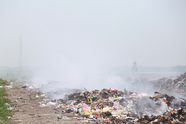 'Địa ngục khói rác' tra tấn người dân xã Vạn Thắng và khu dân cư khác ở Ninh Bình - Ảnh 4. 'Địa ngục khói rác' tra tấn người dân xã Vạn Thắng và khu dân cư khác ở Ninh Bình - Ảnh 4.