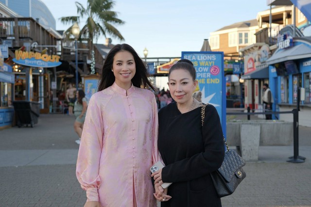 Phạm Hương từ Hải Ph&ograve;ng tỏa s&aacute;ng tại Mỹ: Cuộc sống hạnh ph&uacute;c B&ecirc;n chồng v&agrave; con trai - Ảnh 1.