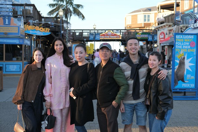 Phạm Hương từ Hải Ph&ograve;ng tỏa s&aacute;ng tại Mỹ: Cuộc sống hạnh ph&uacute;c B&ecirc;n chồng v&agrave; con trai - Ảnh 3.