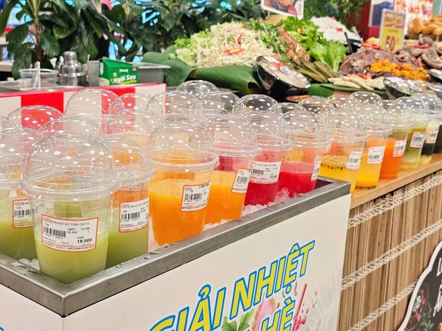 Các siêu thị ‘tung’ hàng loạt chương trình giảm giá sâu chào hè 2026 - Ảnh 2. Các siêu thị ‘tung’ hàng loạt chương trình giảm giá sâu chào hè 2026 - Ảnh 2.