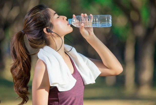 Nắng nóng, 6 việc người Việt nên làm để phòng ngừa nguy cơ suy thận và bệnh lý đường tiết niệu - Ảnh 2. Nắng nóng, 6 việc người Việt nên làm để phòng ngừa nguy cơ suy thận và bệnh lý đường tiết niệu - Ảnh 2.