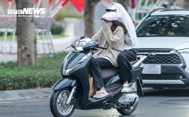 Tin s&aacute;ng 14/4: Kh&ocirc;ng kh&iacute; lạnh sắp tr&agrave;n về, miền Bắc c&oacute; 'r&eacute;t n&agrave;ng B&acirc;n'?; Đề xuất xe m&aacute;y dưới 5 năm kh&ocirc;ng phải kiểm định kh&iacute; thải trực tiếp - Ảnh 1.