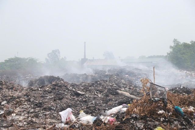 Ô nhiễm môi trường ở Vũ Dương , Ninh Bình: Giải pháp nào cho bãi rác bốc khói? - Ảnh 3. Ô nhiễm môi trường ở Vũ Dương , Ninh Bình: Giải pháp nào cho bãi rác bốc khói? - Ảnh 3.