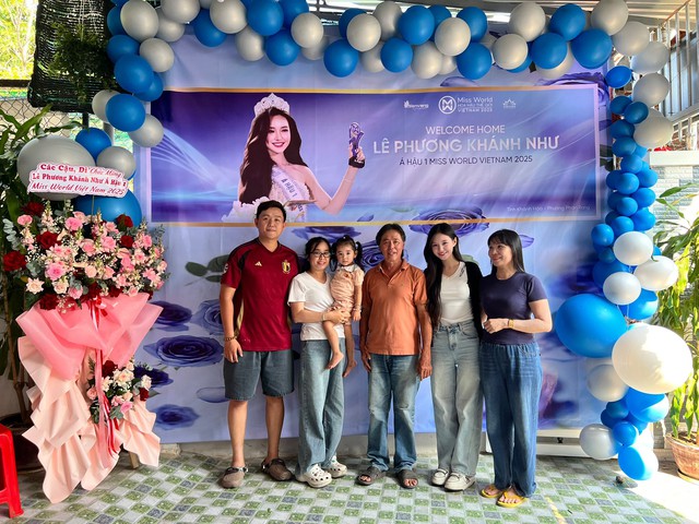 Bố mẹ b&aacute;n h&agrave;ng ăn nhiều năm của &Aacute; hậu qu&ecirc; Kh&aacute;nh H&ograve;a g&acirc;y ch&uacute; &yacute;  - Ảnh 2.