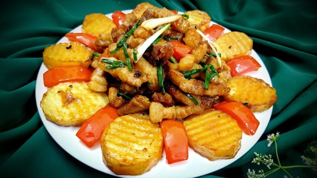 cach-lam-thit-lon-kho-khoai-tay-thom-ngon-dam-da-huong-vi-cuc-avt-1200x676-1654753504962474692569-1776087645248-17760876456491699657170.jpg