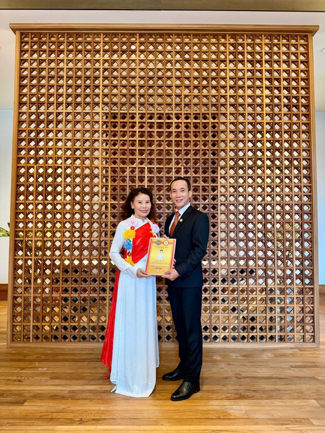 Mẹ Hồ Ngọc H&agrave; khoe tin vui ở tuổi hưu - Ảnh 2.