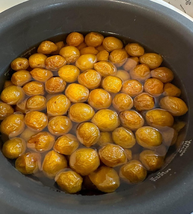 Mùa mơ má đào: Bí quyết ngâm mơ ngon, không nổi váng, giải nhiệt cả mùa hè - Ảnh 4. Mùa mơ má đào: Bí quyết ngâm mơ ngon, không nổi váng, giải nhiệt cả mùa hè - Ảnh 4.