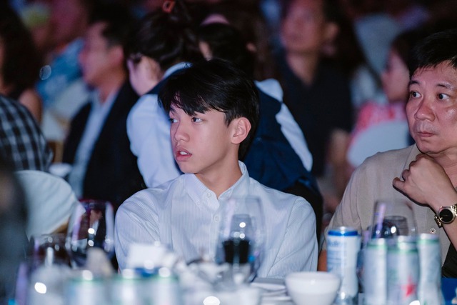 Subeo - con trai Hồ Ngọc H&agrave; c&ocirc;ng khai xuất hiện c&ugrave;ng bạn g&aacute;i, khoe thần th&aacute;i sang trọng - Ảnh 6.