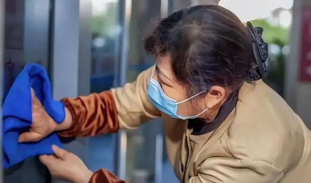 8 năm làm giúp việc, tôi thấy rõ nỗi đau chung của tuổi già: Giàu mấy cũng không tránh khỏi - Ảnh 1. 8 năm làm giúp việc, tôi thấy rõ nỗi đau chung của tuổi già: Giàu mấy cũng không tránh khỏi - Ảnh 1.