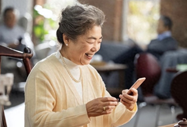 Tuổi già tự do của cụ bà lương hưu 7 triệu: Không ở với con vẫn hạnh phúc mỗi ngày - Ảnh 1. Tuổi già tự do của cụ bà lương hưu 7 triệu: Không ở với con vẫn hạnh phúc mỗi ngày - Ảnh 1.