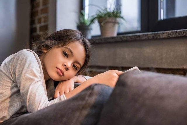 3 kiểu cha mẹ khiến con bị 'r&uacute;t cạn' năng lượng, kh&oacute; ph&aacute;t triển - Ảnh 2.