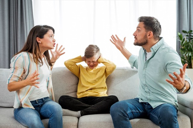 3 kiểu cha mẹ khiến con bị 'r&uacute;t cạn' năng lượng, kh&oacute; ph&aacute;t triển - Ảnh 3.