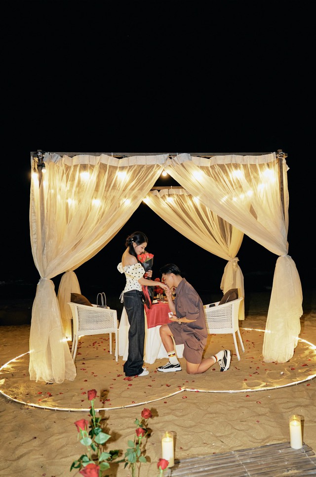 Tuyển thủ Vũ Văn Thanh cầu hôn bạn gái, chính thức gia nhập hội ‘chỉ có em trong đời’ - Ảnh 2. Tuyển thủ Vũ Văn Thanh cầu hôn bạn gái, chính thức gia nhập hội ‘chỉ có em trong đời’ - Ảnh 2.