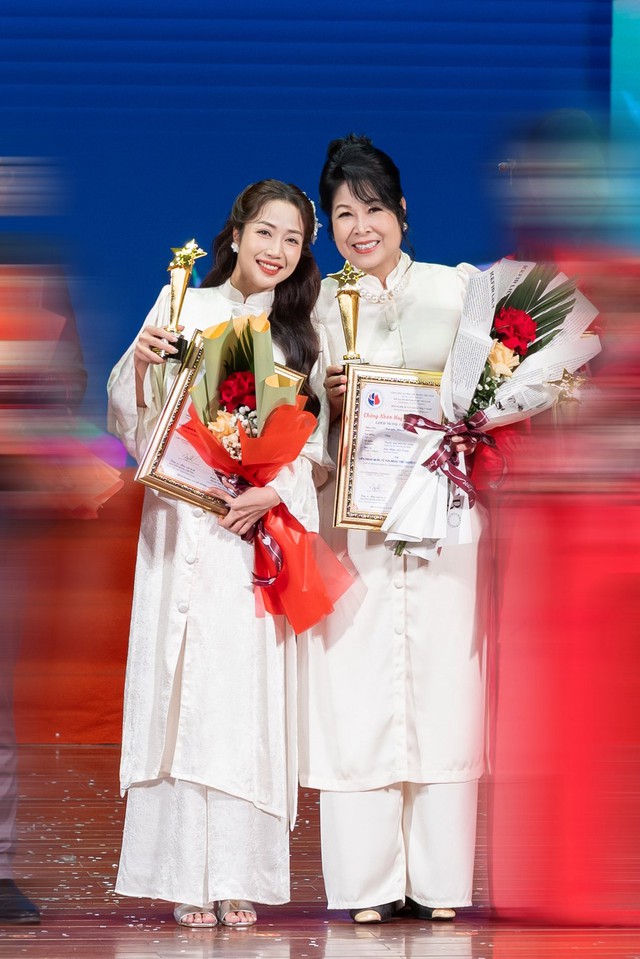 NSƯT Ốc Thanh Vân: 'Nhiều người nói tôi là NSND Hồng Vân thứ 2' - Ảnh 3. NSƯT Ốc Thanh Vân: 'Nhiều người nói tôi là NSND Hồng Vân thứ 2' - Ảnh 3.