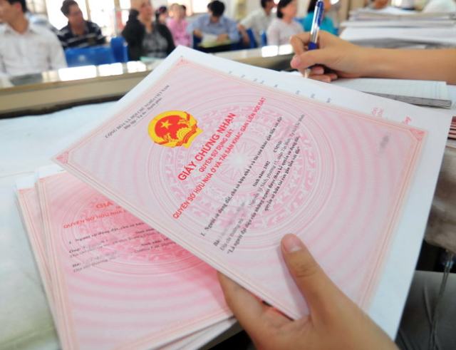 5 loại ph&iacute; bắt buộc phải nộp khi sang t&ecirc;n sổ đỏ 2026 theo quy định mới nhất - Ảnh 3.