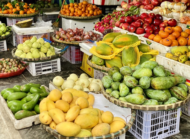 Tiểu thương lý giải xoài hạt lép ‘làm mưa làm gió’ thị trường, hàng về tới đâu tiêu thụ hết tới đó - Ảnh 2. Tiểu thương lý giải xoài hạt lép ‘làm mưa làm gió’ thị trường, hàng về tới đâu tiêu thụ hết tới đó - Ảnh 2.