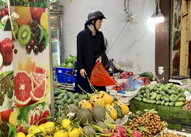 Tiểu thương lý giải xoài hạt lép ‘làm mưa làm gió’ thị trường, hàng về tới đâu tiêu thụ hết tới đó - Ảnh 4. Tiểu thương lý giải xoài hạt lép ‘làm mưa làm gió’ thị trường, hàng về tới đâu tiêu thụ hết tới đó - Ảnh 4.