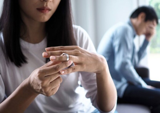 Đu bám ngoài ban công kêu cứu, người đàn ông lộ chuyện ngoại tình đáng xấu hổ - Ảnh 2. Đu bám ngoài ban công kêu cứu, người đàn ông lộ chuyện ngoại tình đáng xấu hổ - Ảnh 2.