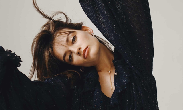 Sao phim 'Sex Education' c&oacute; gương mặt đẹp như thi&ecirc;n thần nhờ dưỡng da hiệu quả - Ảnh 1.