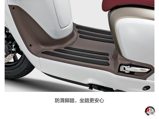 Xe ga 125cc gi&aacute; 36 triệu đồng phong c&aacute;ch retro, trang bị ngang Honda SH Mode, phanh ABS, ti&ecirc;u thụ chỉ từ 1,75L/100 km, rẻ chỉ như Vision chắc chắn h&agrave;i l&ograve;ng chị em - Ảnh 4.