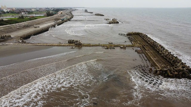 Dự &aacute;n đ&ecirc; biển 500 tỷ đồng ở Hải Thịnh ở Ninh B&igrave;nh 'chạy nước r&uacute;t' về đ&iacute;ch - Ảnh 1.