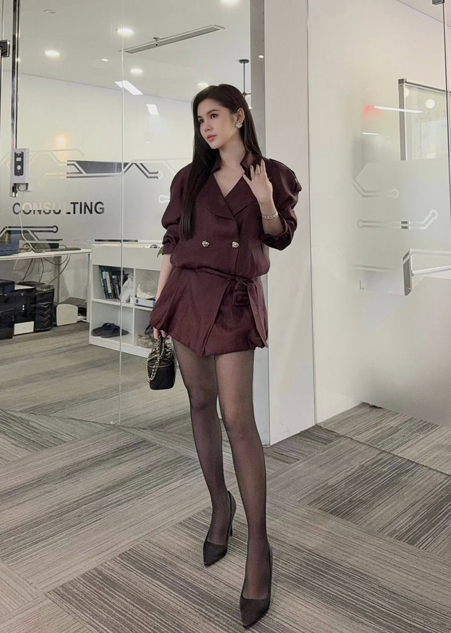 Phong c&aacute;ch thời trang nữ tổng t&agrave;i của diễn vi&ecirc;n Thu HO&agrave;i - Ảnh 1.