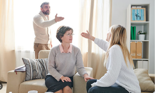 Cha mẹ kh&ocirc;n ngoan kh&ocirc;ng bao giờ tiết lộ 3 chuyện n&agrave;y của con c&aacute;i với người ngo&agrave;i - Ảnh 3.