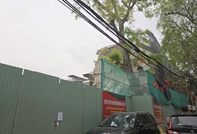 H&agrave; Nội: Phạt 200 triệu đồng chủ đầu tư, nh&agrave; thầu ph&aacute; dỡ c&ocirc;ng tr&igrave;nh g&acirc;y bụi - Ảnh 2.