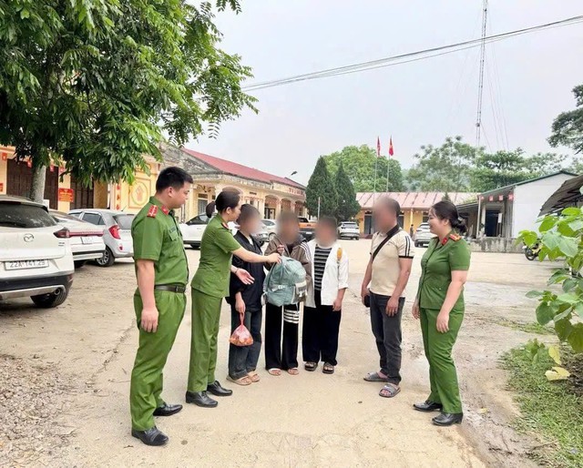 Ngăn chặn kịp thời 3 nữ sinh Tuy&ecirc;n Quang t&igrave;m việc nhẹ lương cao - Ảnh 1.