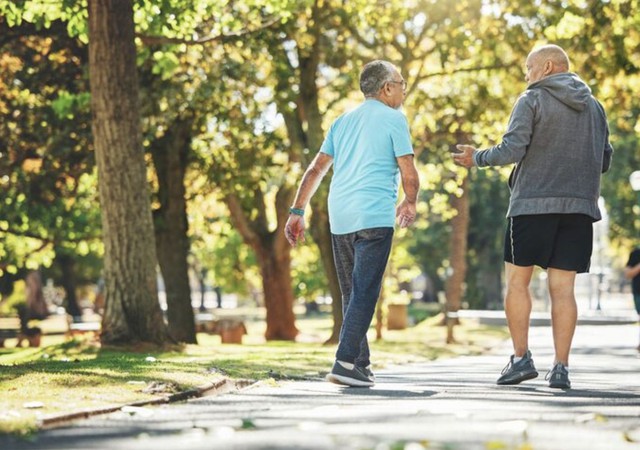 70 tuổi vẫn đi bộ c&oacute; 5 dấu hiệu n&agrave;y: Tuổi thọ thường vượt xa mong đợi - Ảnh 1.