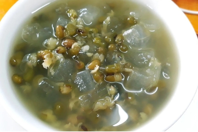 5 thực phẩm n&ecirc;n ăn thường xuy&ecirc;n tốt cho đại tr&agrave;ng người tuổi trung ni&ecirc;n - Ảnh 2.