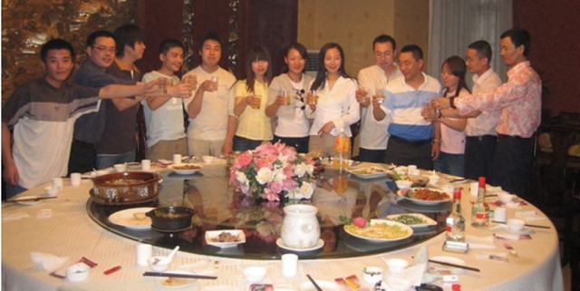 Họp lớp r&ocirc;m rả, đến khi trả tiền th&igrave; 'mỗi người một l&yacute; do' - Ảnh 1.