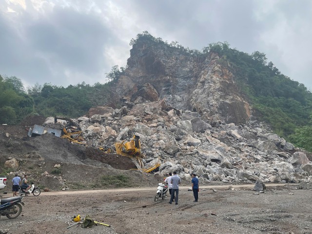 Sạt lở mỏ đ&aacute; N&agrave; C&agrave; Th&aacute;i Nguy&ecirc;n: H&agrave;ng trăm ngh&igrave;n m&sup3; đất đ&aacute; đổ xuống ch&acirc;n n&uacute;i - Ảnh 1.