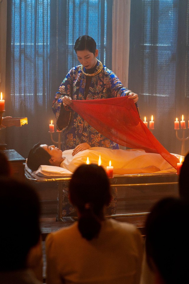 H&igrave;nh ảnh g&acirc;y sốc của Ngọc Trinh v&agrave; Xu&acirc;n Lan - Ảnh 2.