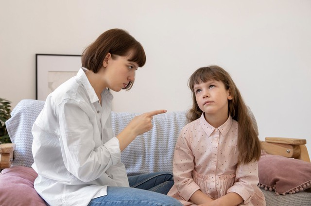 Harvard: 7 h&agrave;nh động quen thuộc của cha mẹ đang 'b&agrave;o m&ograve;n' IQ của con - Ảnh 3.