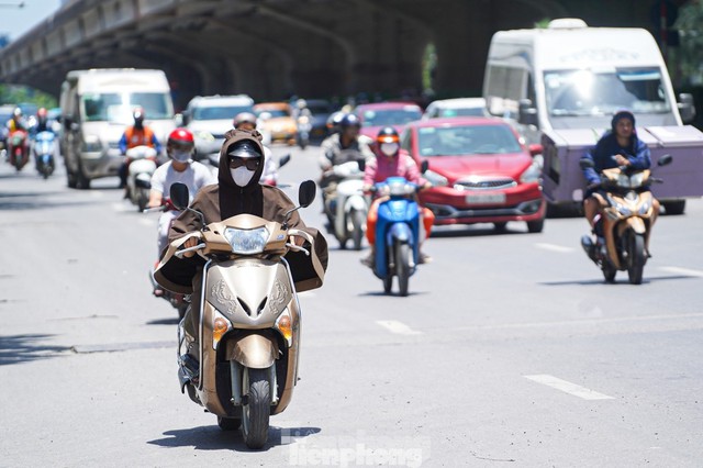 Tin s&aacute;ng 21/4: Nắng n&oacute;ng diện rộng sắp quay trở lại ở tỉnh th&agrave;nh n&agrave;o? CSGT bay flycam, camera AI bắt lỗi t&agrave;i xế dừng đỗ xe sai quy định - Ảnh 1.