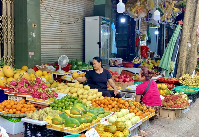 Loại quả Việt đang v&agrave;o m&ugrave;a, b&aacute;n đầy chợ gi&aacute; chỉ hơn chục ngh&igrave;n đồng/kg - Ảnh 1.