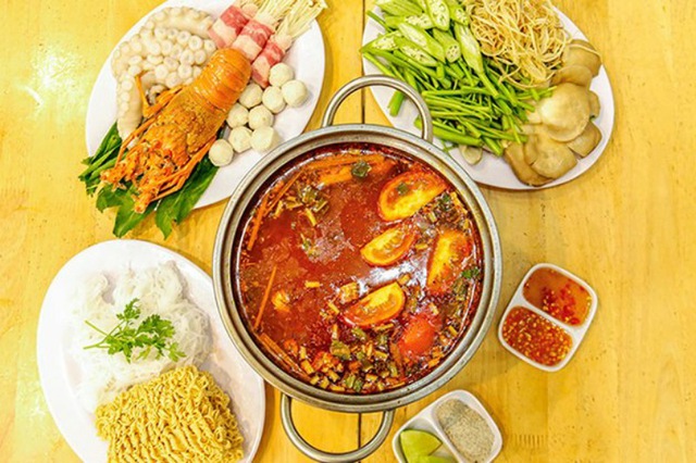 Lẩu t&ocirc;m h&ugrave;m chua cay, đậm đ&agrave; si&ecirc;u hấp dẫn tại nh&agrave; với c&aacute;ch l&agrave;m đơn giản - Ảnh 3.