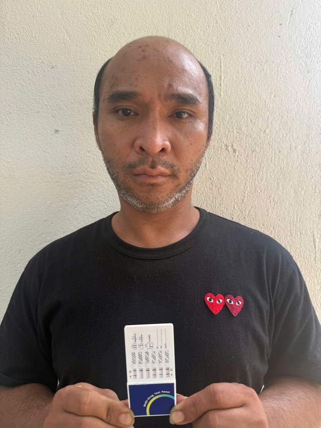 Đ&agrave; Nẵng: Bắt đối tượng c&oacute; tiền &aacute;n, cướp điện thoại của du kh&aacute;ch nước ngo&agrave;i l&uacute;c rạng s&aacute;ng - Ảnh 1.