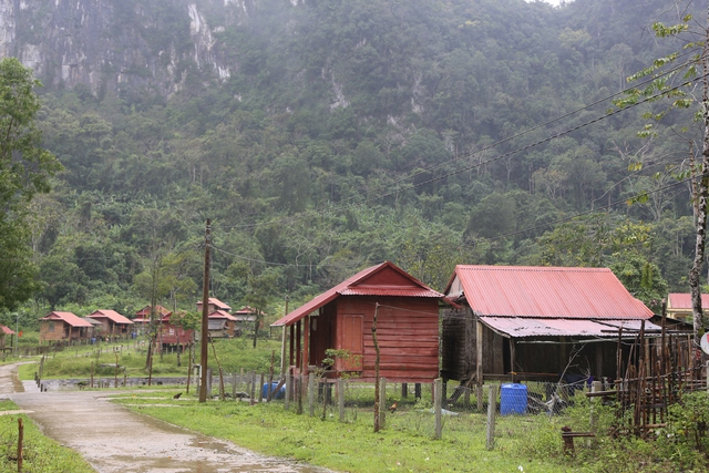 Cụ &ocirc;ng người Arem thấy đồng b&agrave;o m&igrave;nh từ hang đ&aacute; đến cuộc sống văn minh - Ảnh 1.
