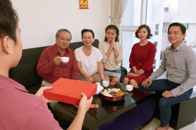 Muốn cha mẹ về gi&agrave; sống an y&ecirc;n: Con ch&aacute;u đừng dại nhắc 3 chuyện nhạy cảm - Ảnh 2.