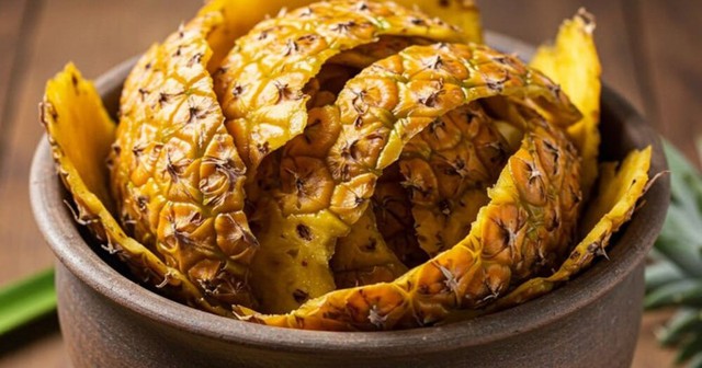 C&ocirc;ng dụng thần kỳ của vỏ dứa bạn n&ecirc;n biết - Ảnh 2.