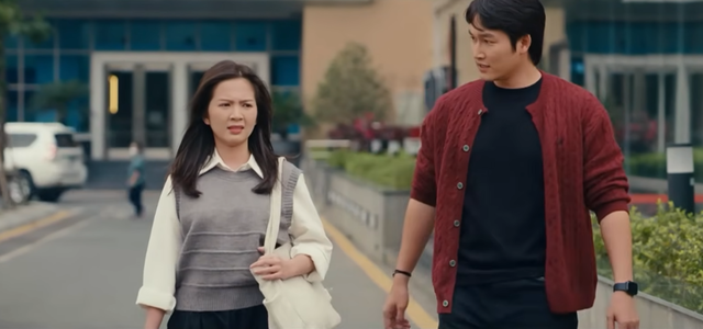 Đ&igrave;nh T&uacute; ghen tu&ocirc;ng khi Ngọc Huyền cười 'tỏa nắng' với đối t&aacute;c - Ảnh 1.